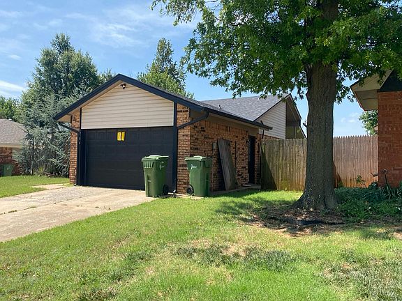2nd image of 704 Woodlawn Dr