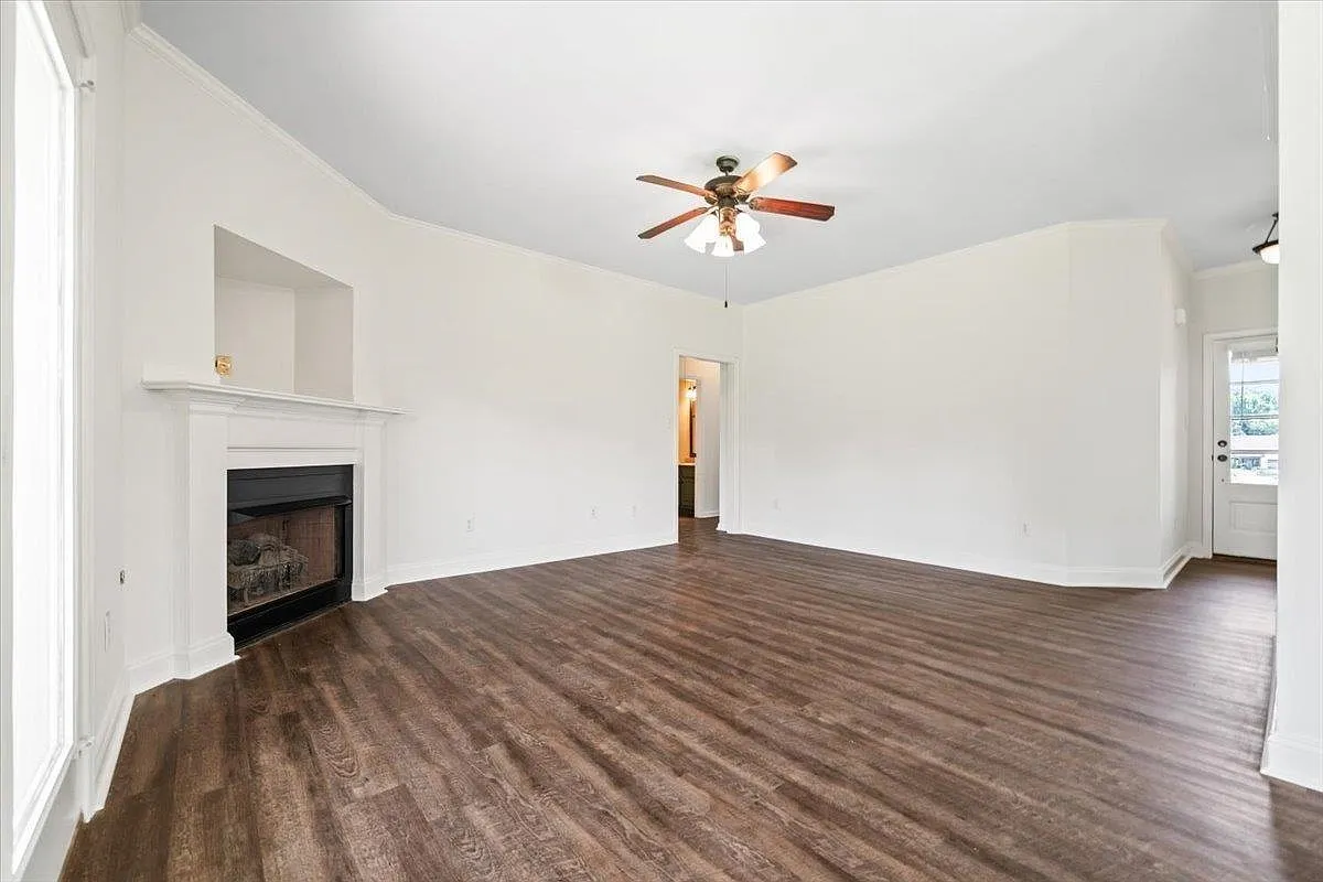3 bed, 2.0 bath, 1289 sqft, $1,500 — Photo 4