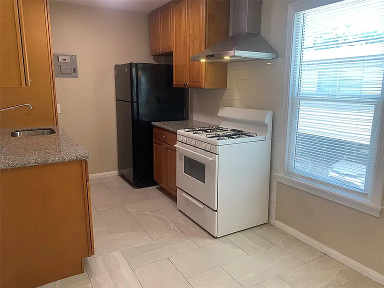 307 Avondale St #2.5 — Photo 10