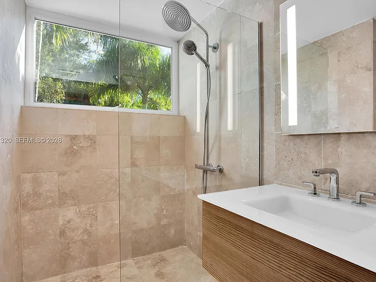 2475 S Bayshore Dr — Photo 28