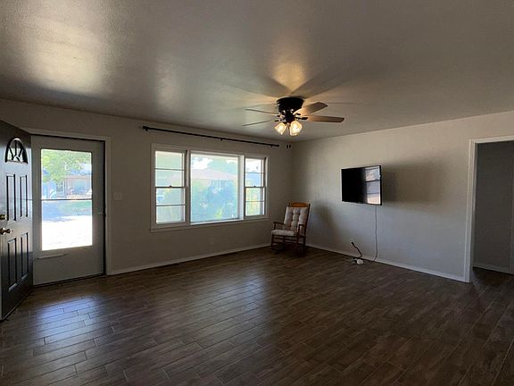 4th image of 725 W Hickory Ave