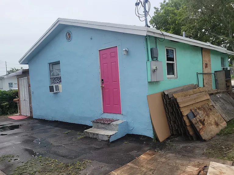 Sheridan St — Photo 45