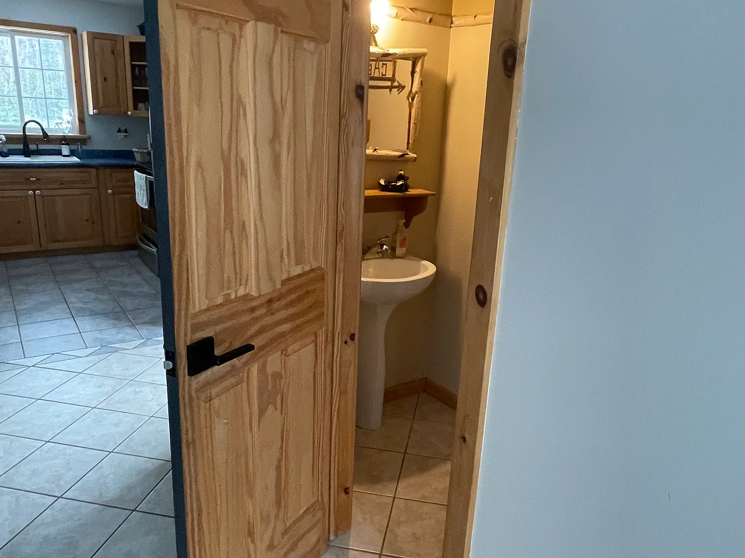 3 bed, 1.5 bath, 2200 sqft, $3,200 — Photo 3