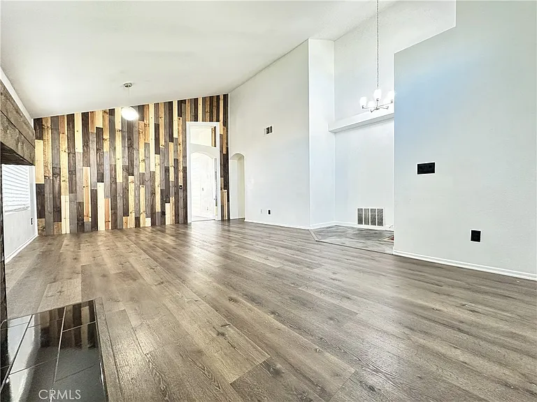 22841 Brompton St — Photo 6