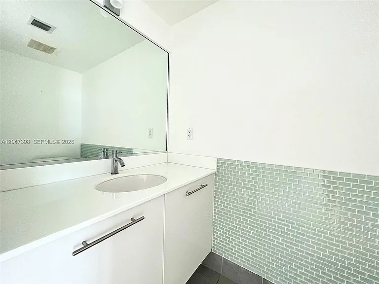 92 SW 3rd St #3310 — Photo 12