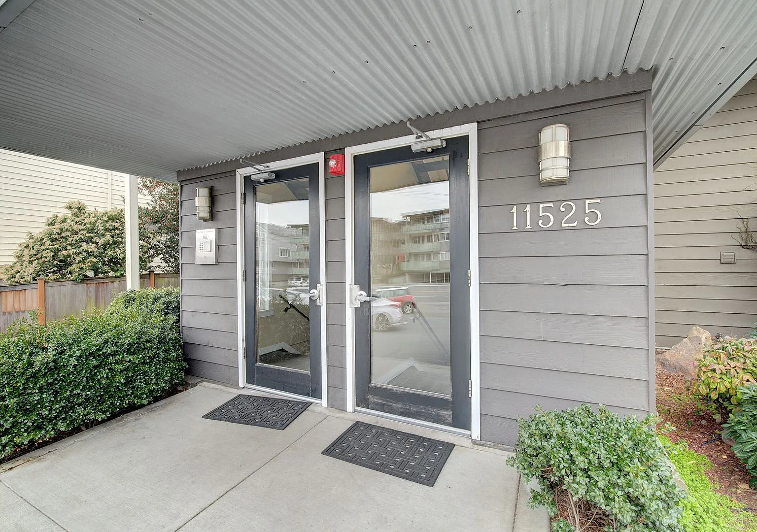 3Bd/1.75Ba Seattle Condo — Photo 2