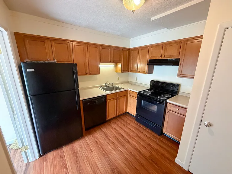 335 Ledgewood Cir #104 — Photo 3