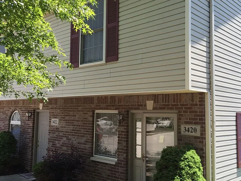 3420 S Oaklawn Cir — Photo 1