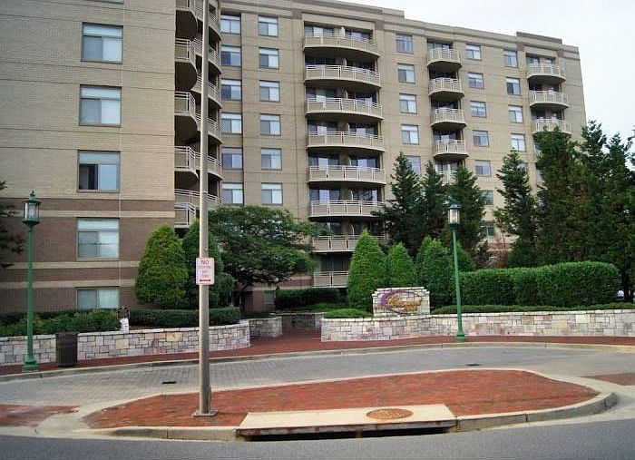Crescent Plaza
