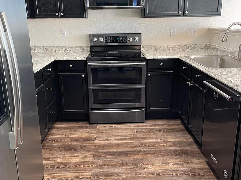 6645 Akerman Dr — Photo 2