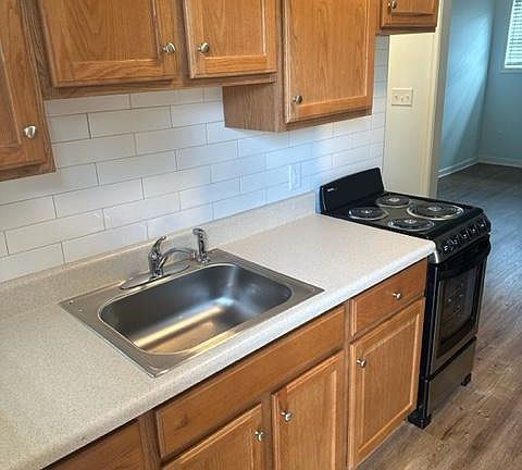 3rd image of 208 Dove St APT D