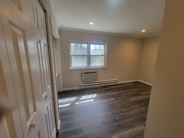 2nd Bedroom pic#1
