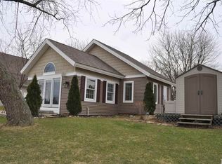 236 Lake Shore Dr, Brooklyn, MI 49230