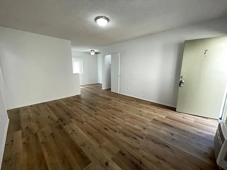 21736 Roscoe Blvd — Photo 24