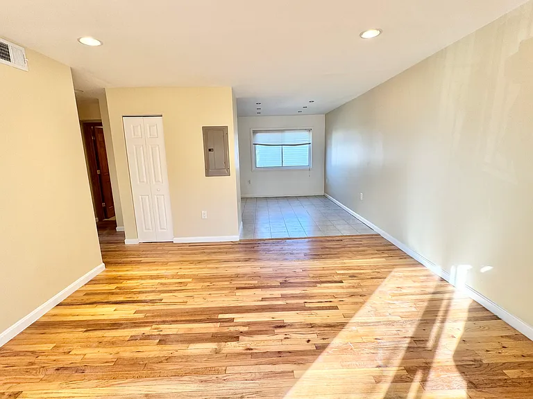 5210 E St SE #5 — Photo 6