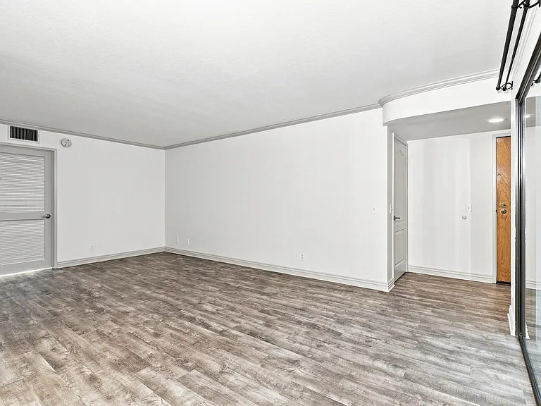 4247 Matilija Ave #102 — Photo 20