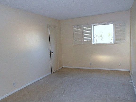 7-MasterBedroom