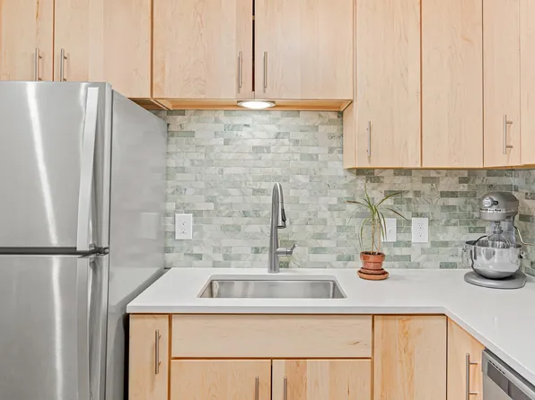 2601 Kenzie Ter APT 129, Saint Anthony, MN 55418