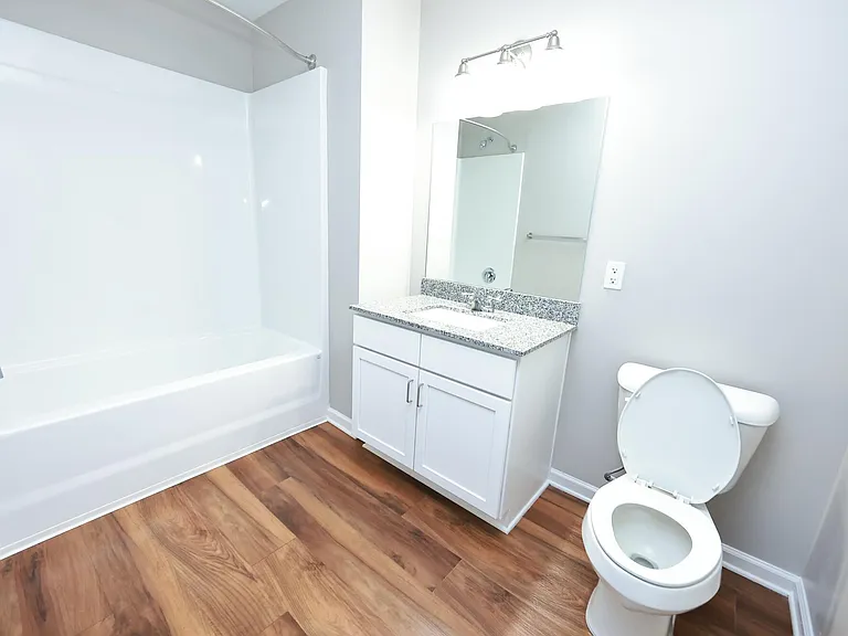 Waterside Oaks Apartments — Photo 7