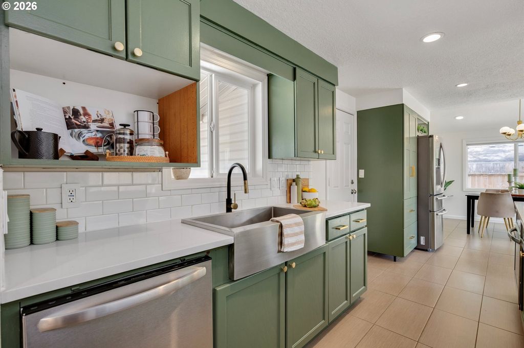 12450 SW Bell Ct, Tigard, OR - More