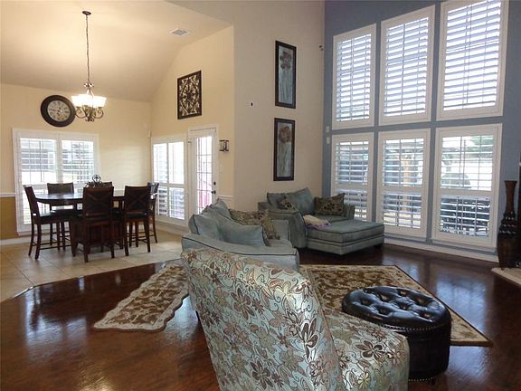 4th image of 1003 Molly Ct