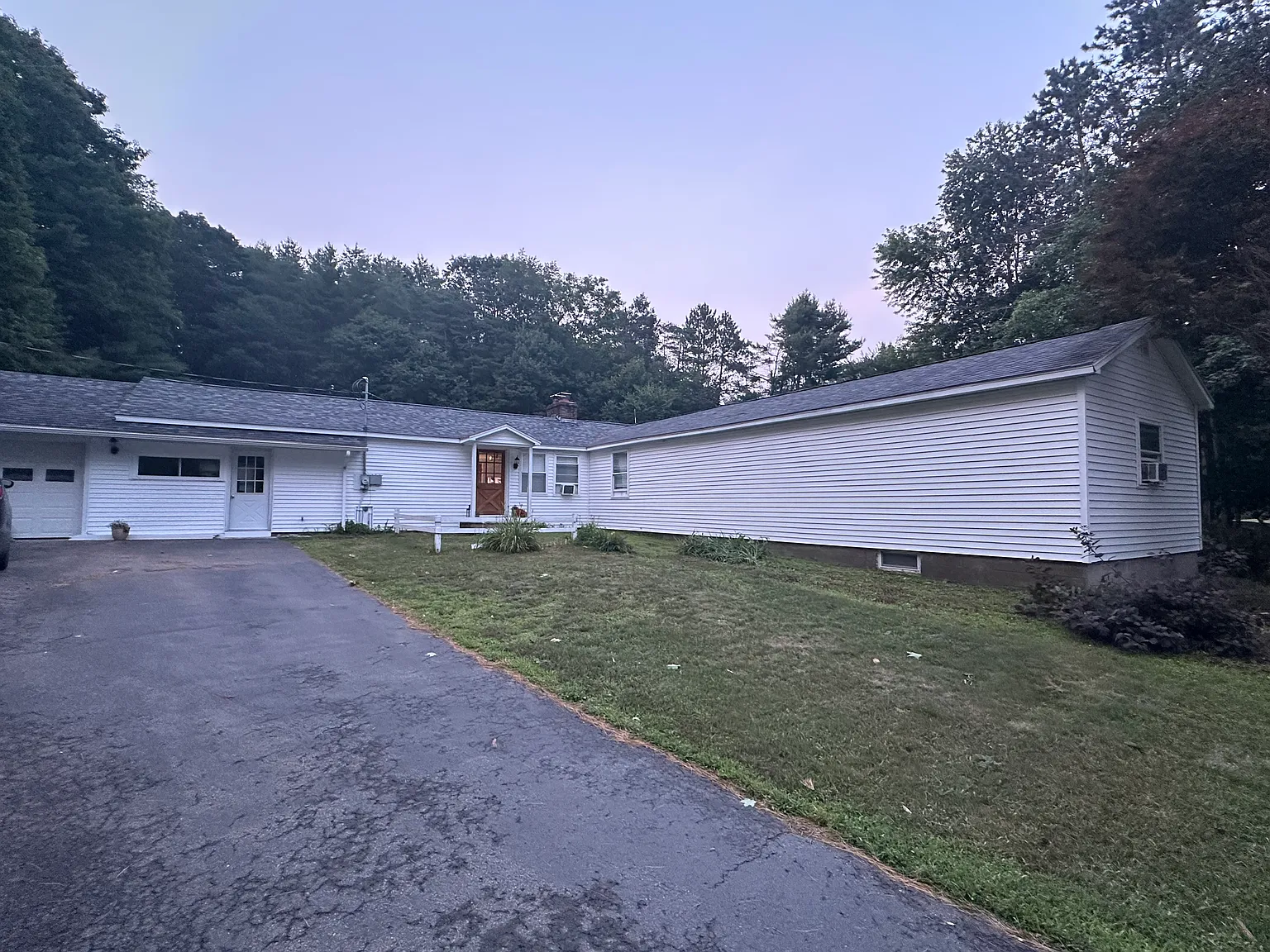 4 bed, 1988 sqft, $2,900 — Photo 1