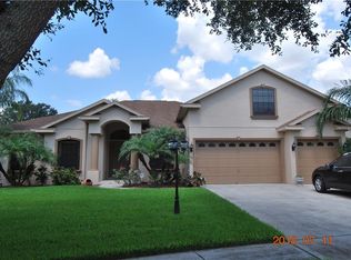 1106 Carriage Park Dr, Valrico, FL 33594