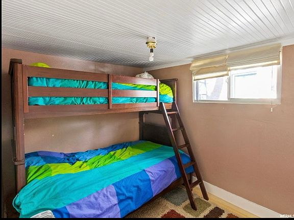 4th image of 604 S Park St