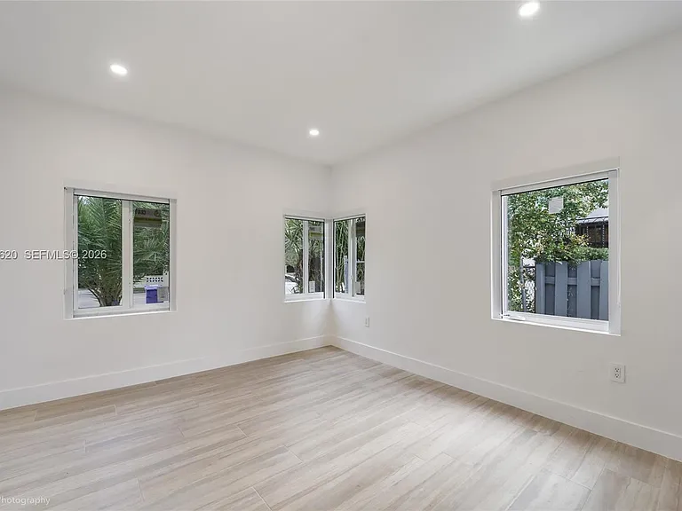 1654 SW 18th Ave — Photo 11