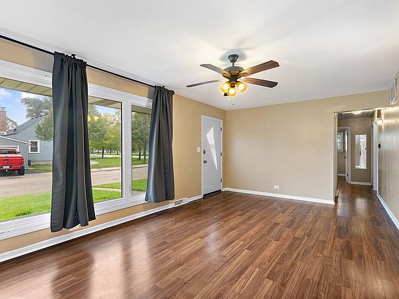 4th image of 1546 N Roberta Ave