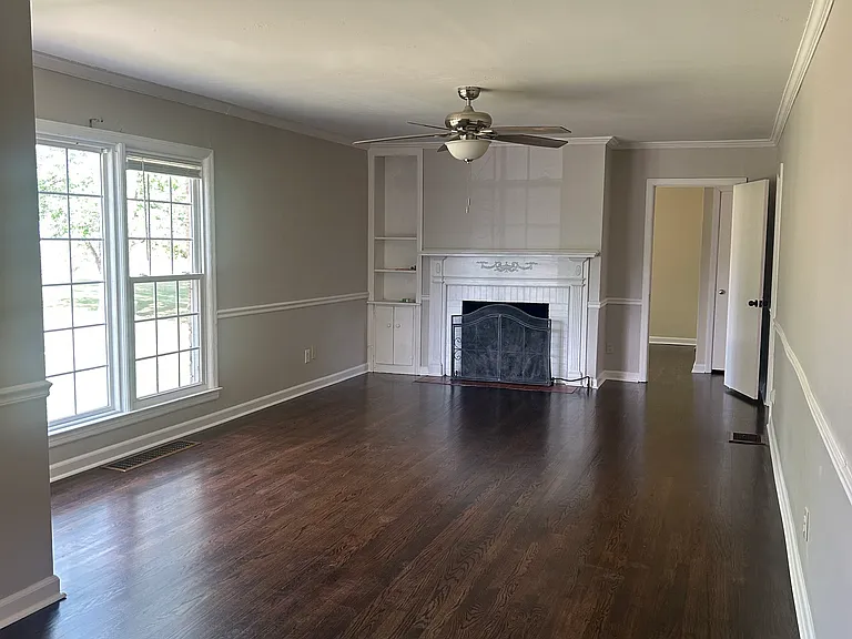 325 Murfreesboro Rd — Photo 3