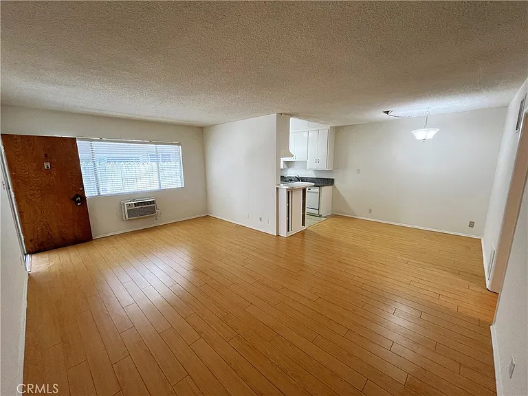1933 Pelham Ave #3 — Photo 5