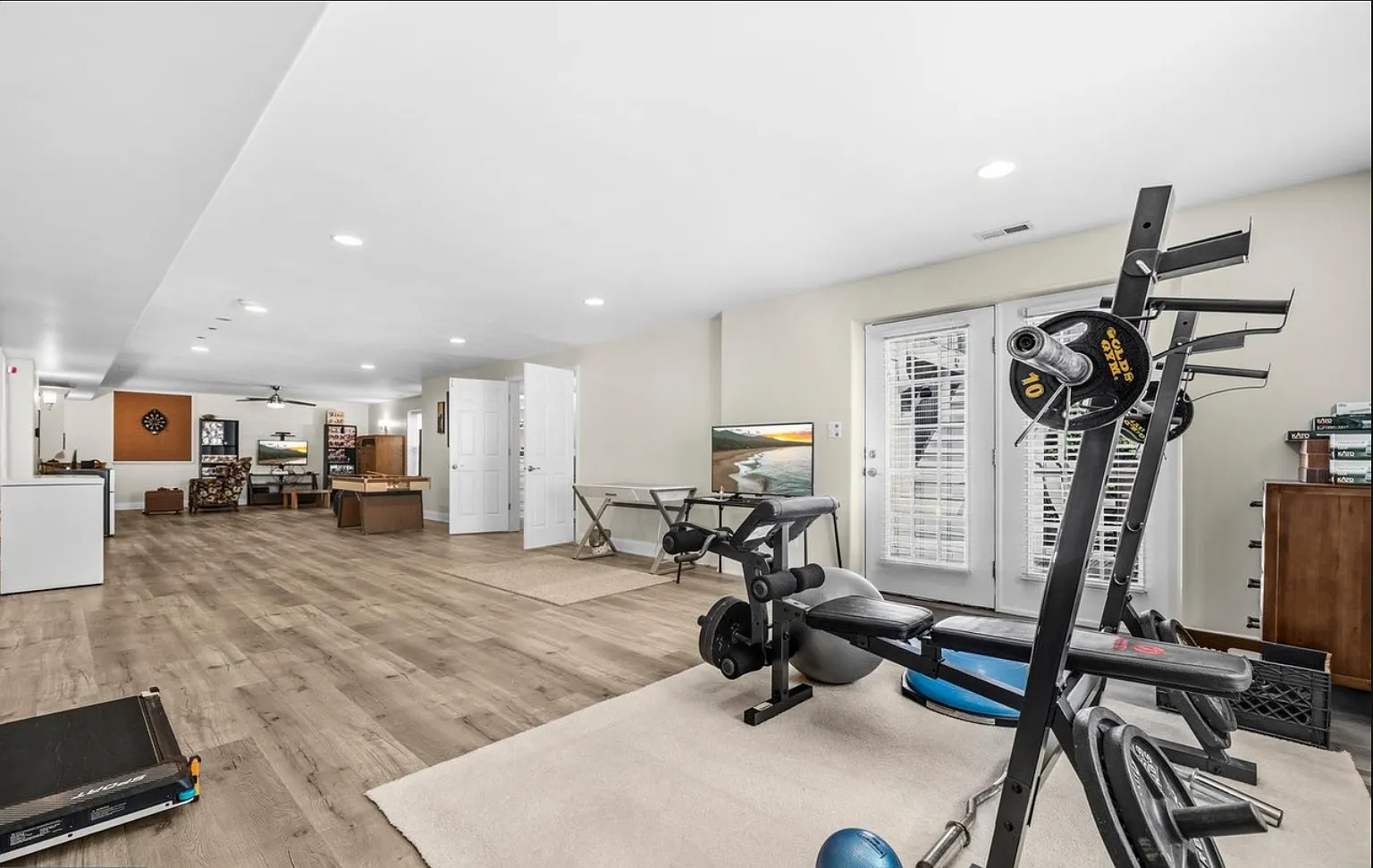 5 bed, 4678 sqft, $1,695 — Photo 3