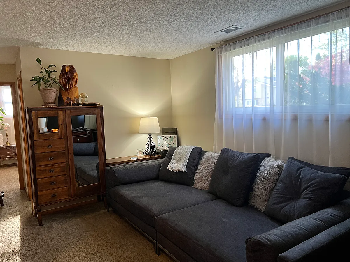 Building Photo - 4627 W 124th St #1