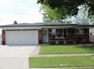 4748 Red Maple Dr, Warren, MI 48092