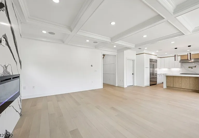 51 Albany Ave — Photo 20