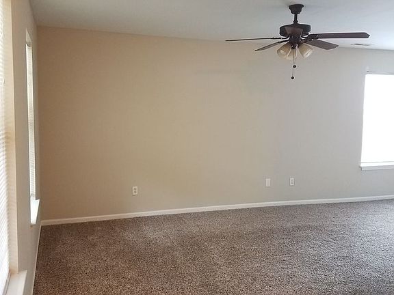 4th image of 268 Town Pointe Way
