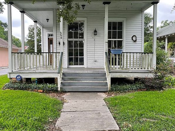 608 E Main St