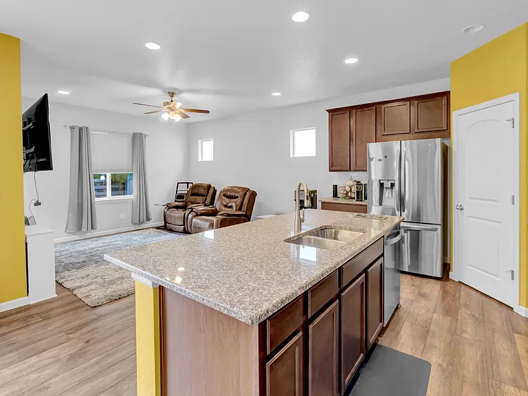 1086 McMurdo Cir — Photo 16