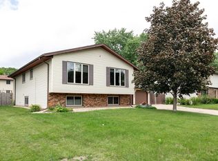 1017 Parkridge Dr, Onalaska, WI 54650