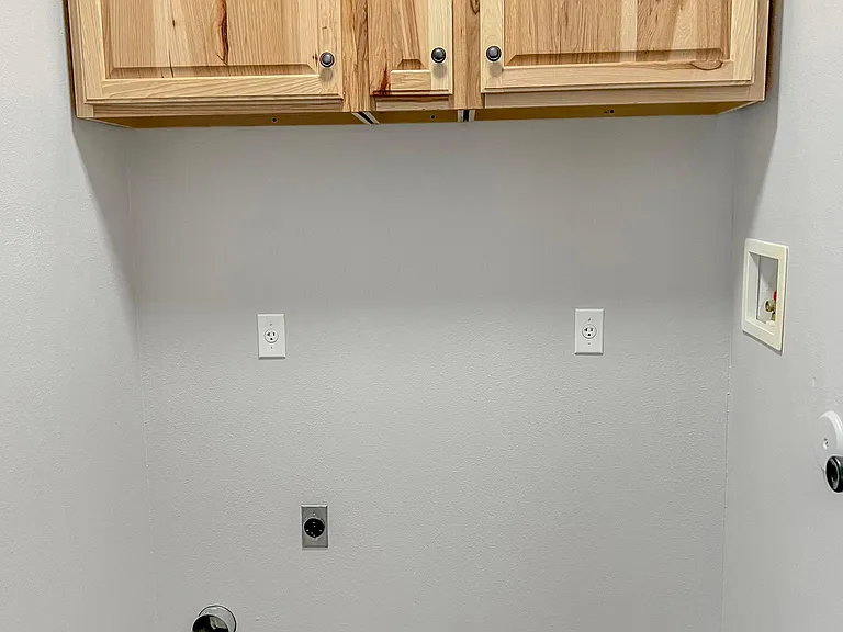 812 Victoria Ln — Photo 21