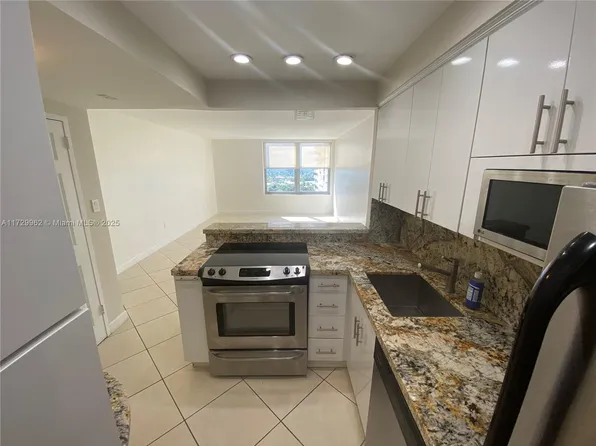 2899 Collins Ave APT 1208, Miami Beach, FL 33140