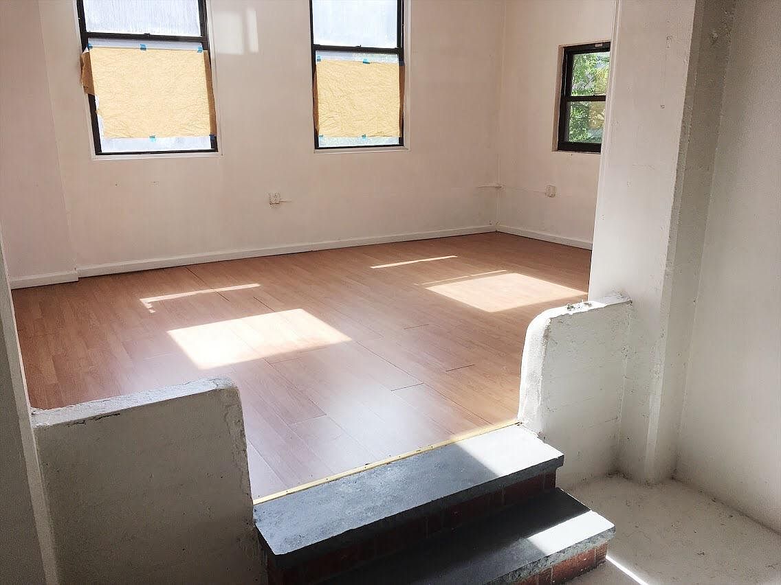 10 grand ave brooklyn ny 11205