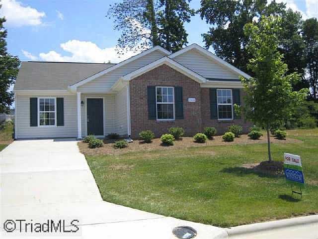 1st image of 1506 Village Crest Dr