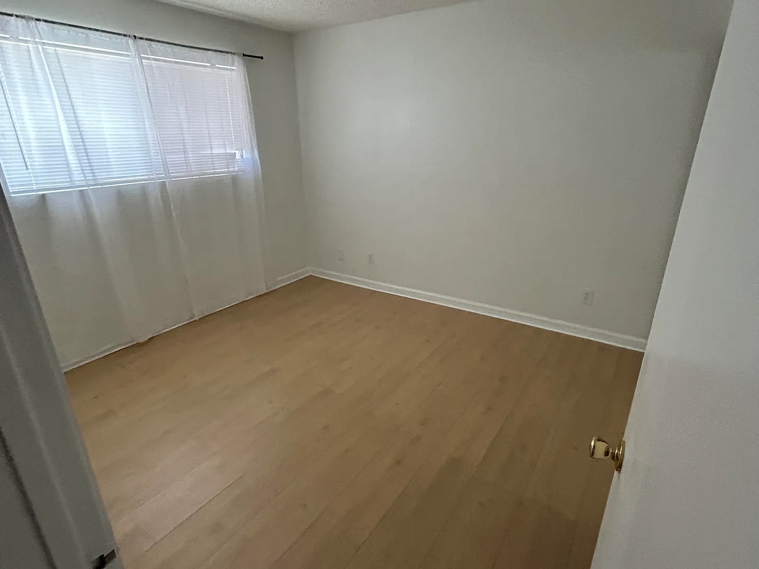 3 bed, 870 sqft, $1,060 — Photo 2