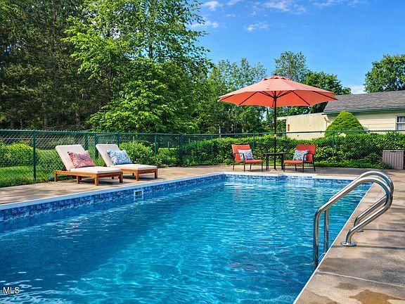 3rd image of 131 Priddle Pt Road