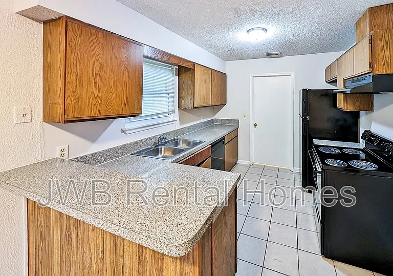 4442 Georgetown Dr — Photo 2