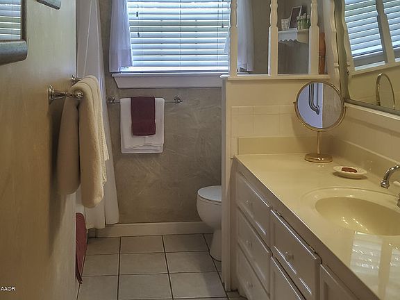 3rd image of 3421 Amherst Dr