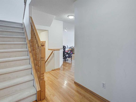 2nd image of 142 E Somerset Park SW