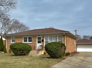 1406 W Palm Dr, Mount Prospect, IL
